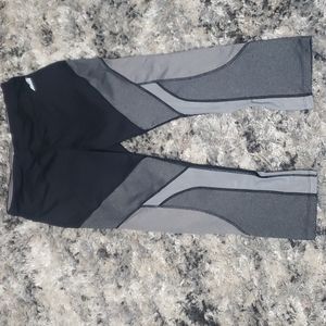 Medium athletic pants capri length